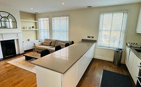 Stunning Flat In Chiswick